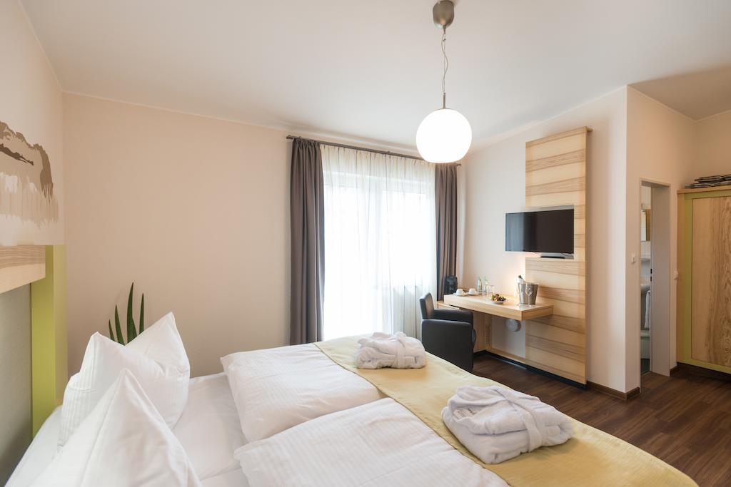 Brauers Landarthotel GmbH Daun Zimmer foto
